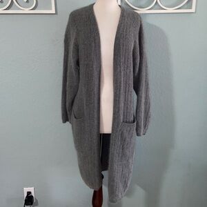 Like new vintage Richard & Company lamb’s Wool & angora Cardigan Sweater